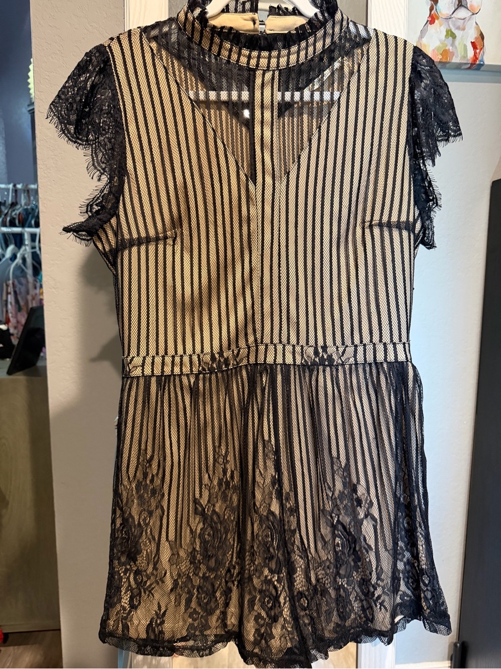 Lace Overlay Shorts Dressy Romper Beautiful for date night Andreé by Unit Sz L 🖤
